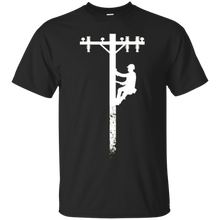 Gift-For-Lineman---Lineman-with-American-Flag-Shirt